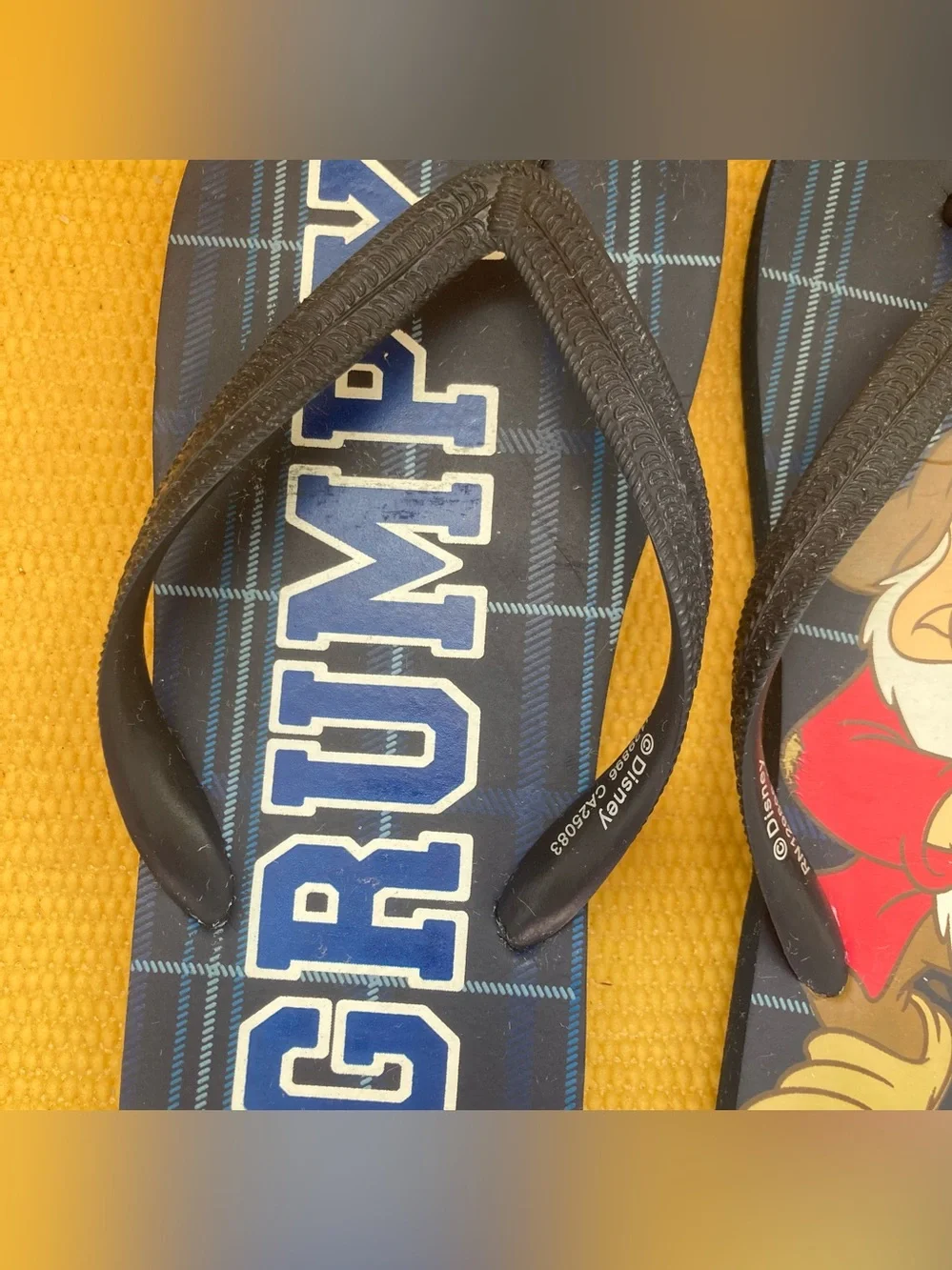 Men’s Disney Flip flops Size 9/10
